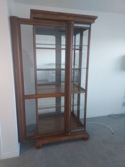 Pulaski Two-
Way_Sliding Door .
Curio Cabinet.