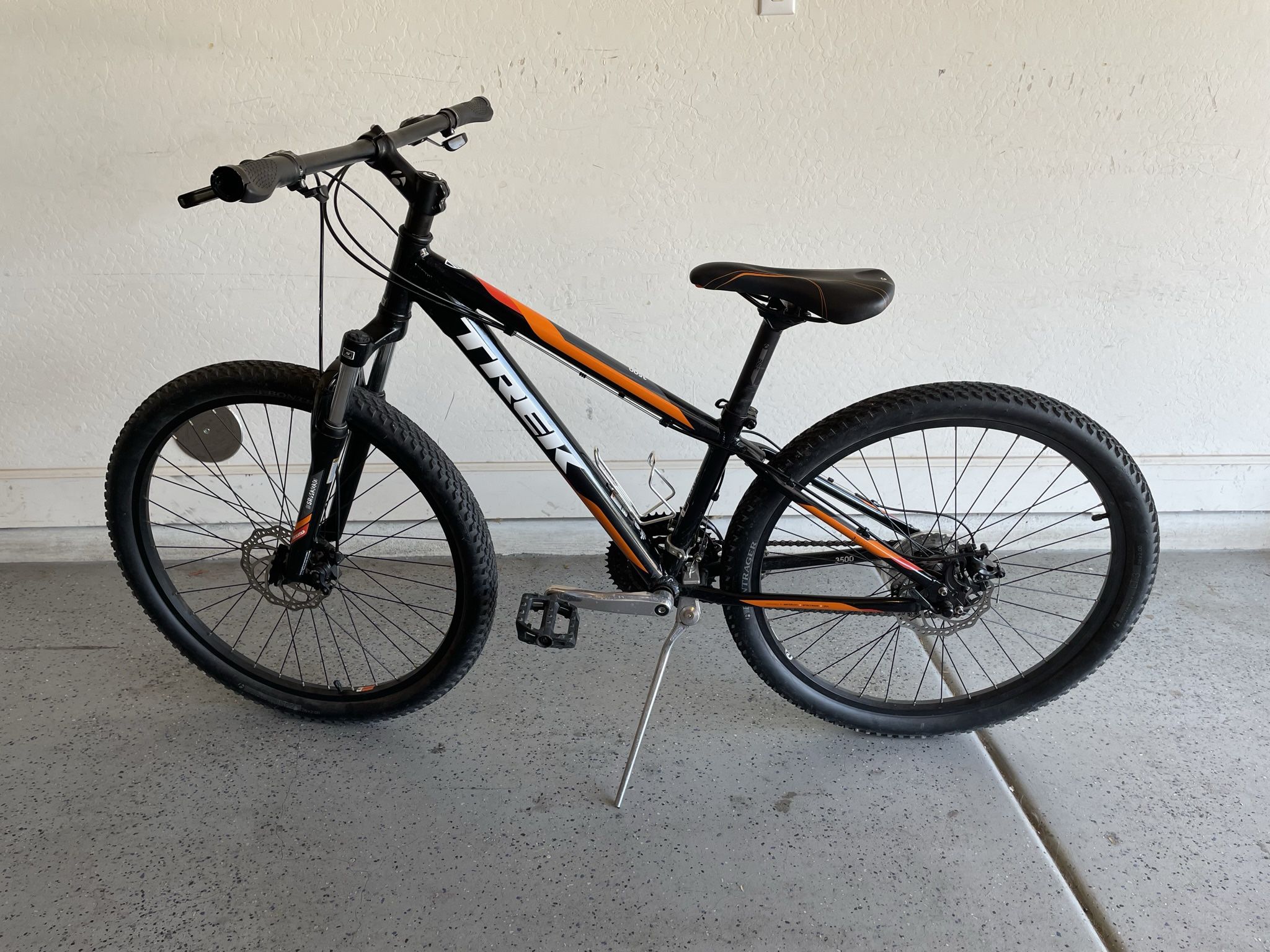 2016 Trek 3500 Mountain Bike