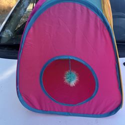 Cat Shelter - New Indoor Pop Up Foldable Lightweight Vinyl Cat House.