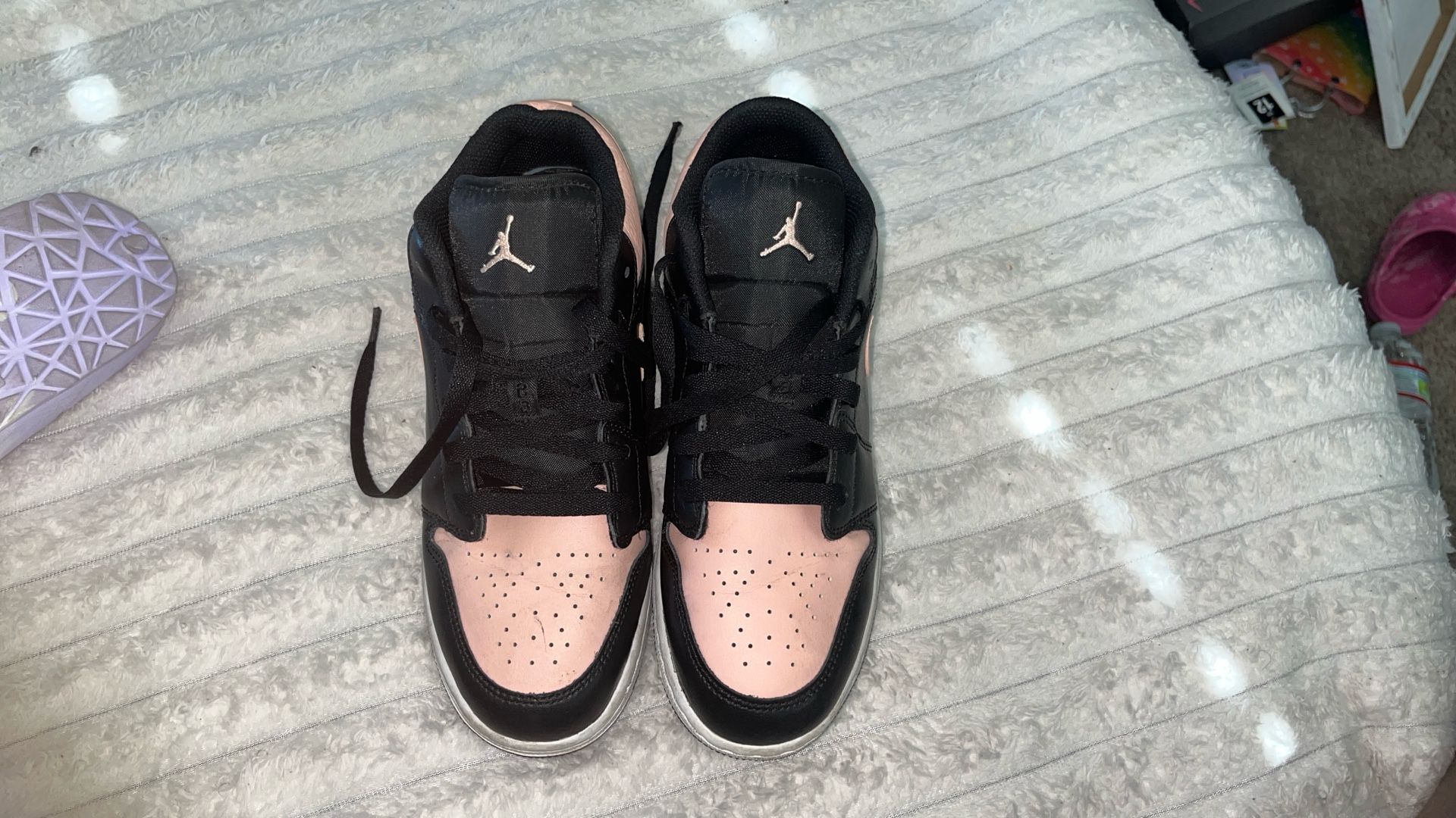 🖤 Jordan 1 Low “Crimson Tint” – Size 6.5 – Great Condition