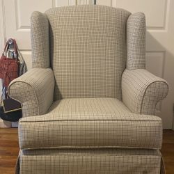 Living Room Chair; 40 If You Can Pick Up Today