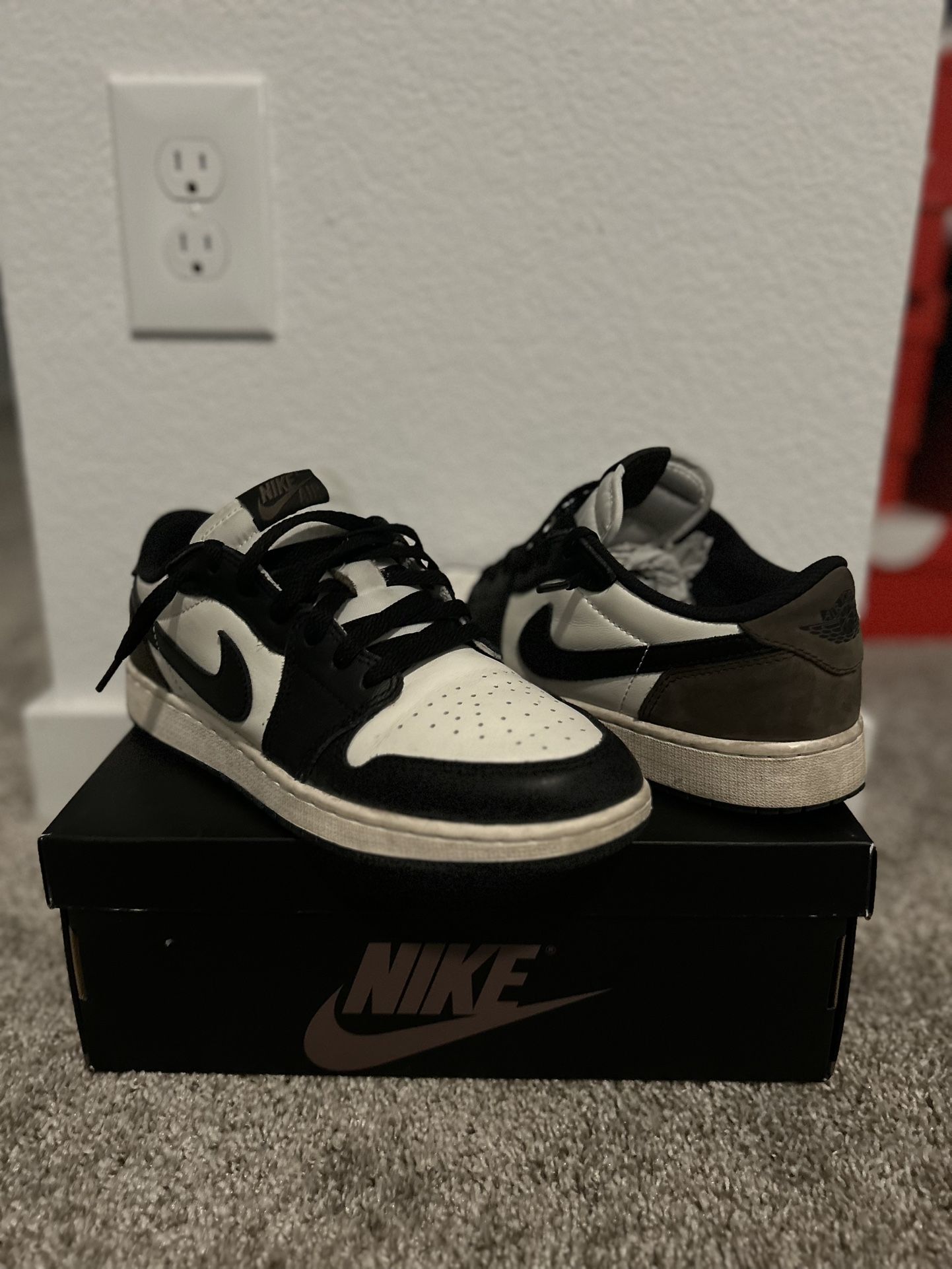 Jordan 1 Low “Mocha” GS Size 7