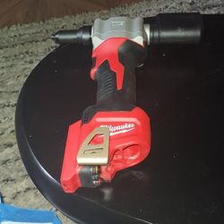 Milwaukee  M12 12-Volt
Lithium-lon
Cordless Rivet
Tool (Tool-Only)