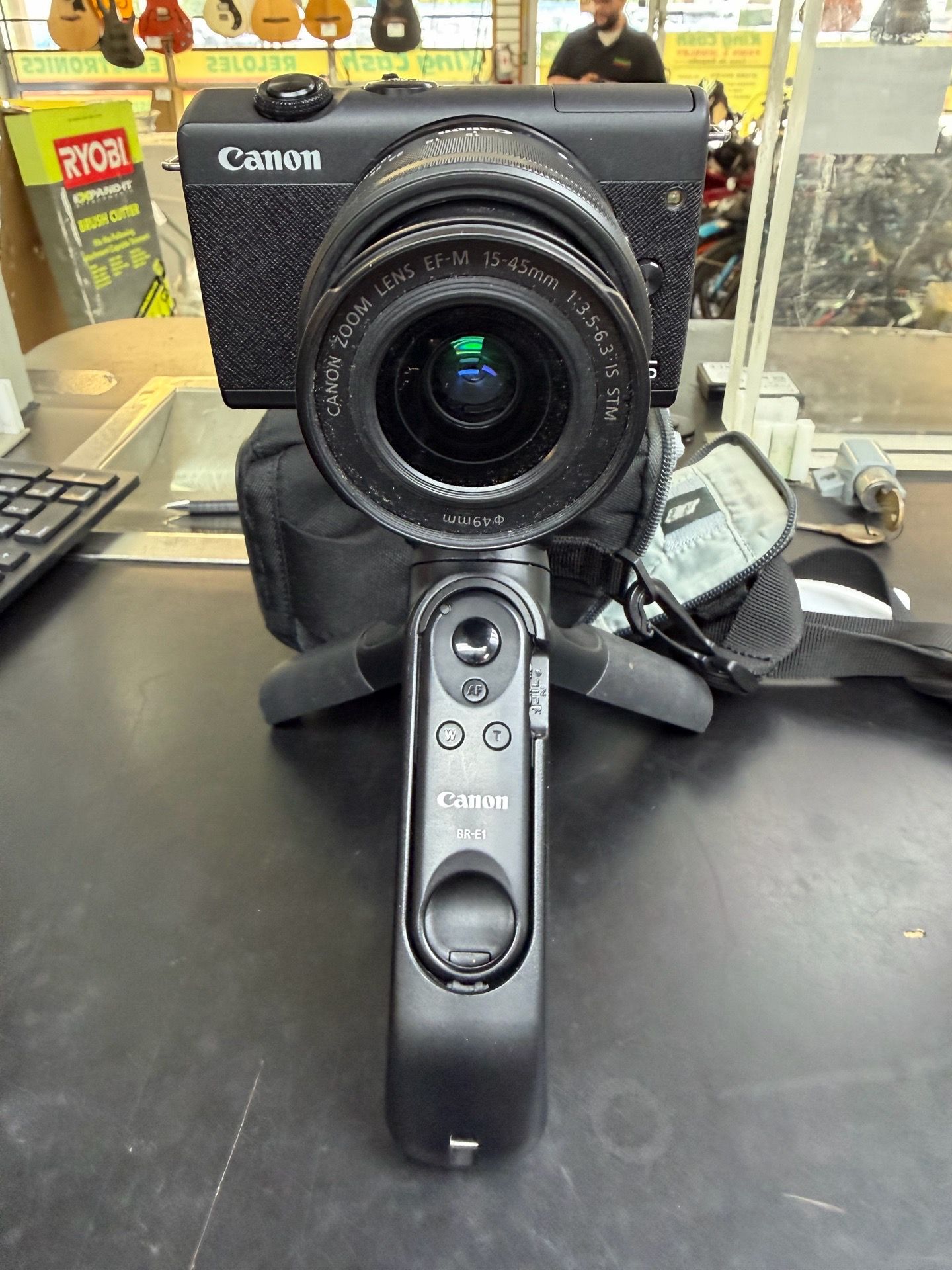 Canon EoS M200 mirrorless camera