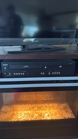 Sanyo DVD & VHS Player