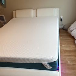 Mattress + Bed frame 