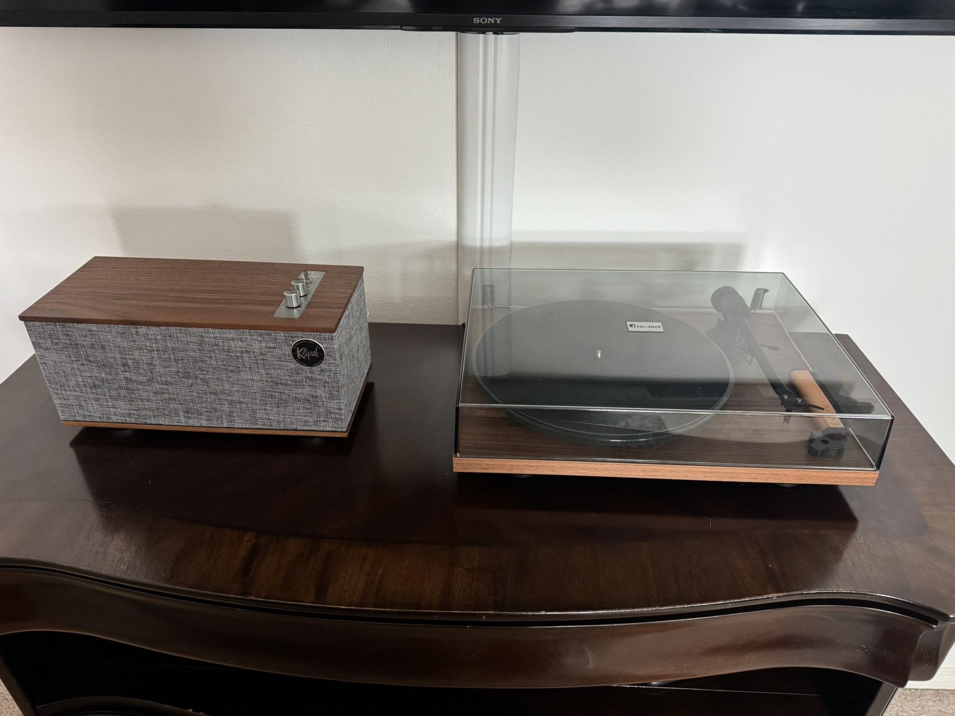 Pro-Ject Walnut Turntable w/ Klipsch The One Speaker