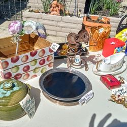 VINTAGE COLLECTABLES AND DECOR 