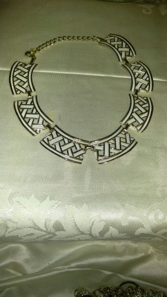 Vintage necklace choker