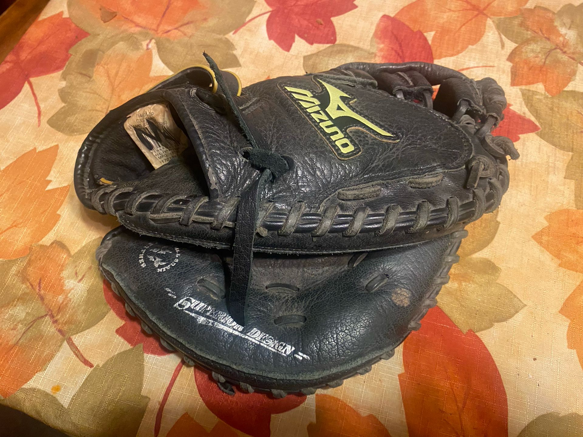 Mizuno Youth Catchers Mitt RHT