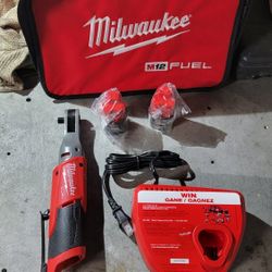 Milwaukee M12 Ratchet Kit