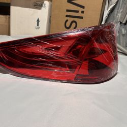 Driver Side Rear Tail light For a 2017-2024 Honda Odyssey 
