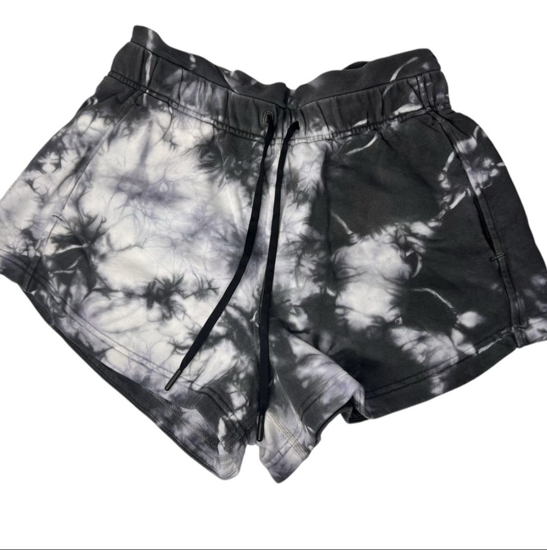 Lululemon Shorts Womens Size 8? Inner Glow 3" Earth Dye Stone Tie Dye