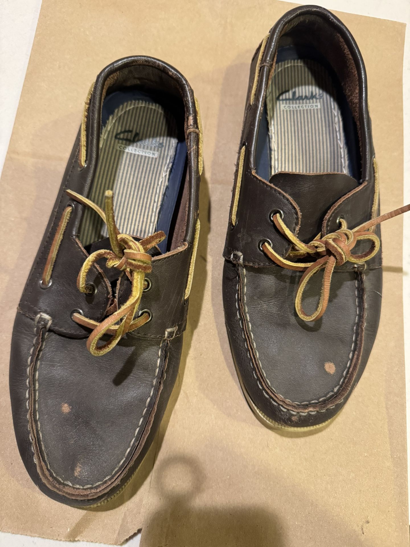 Clarks boat shoes in dark brown leather 9