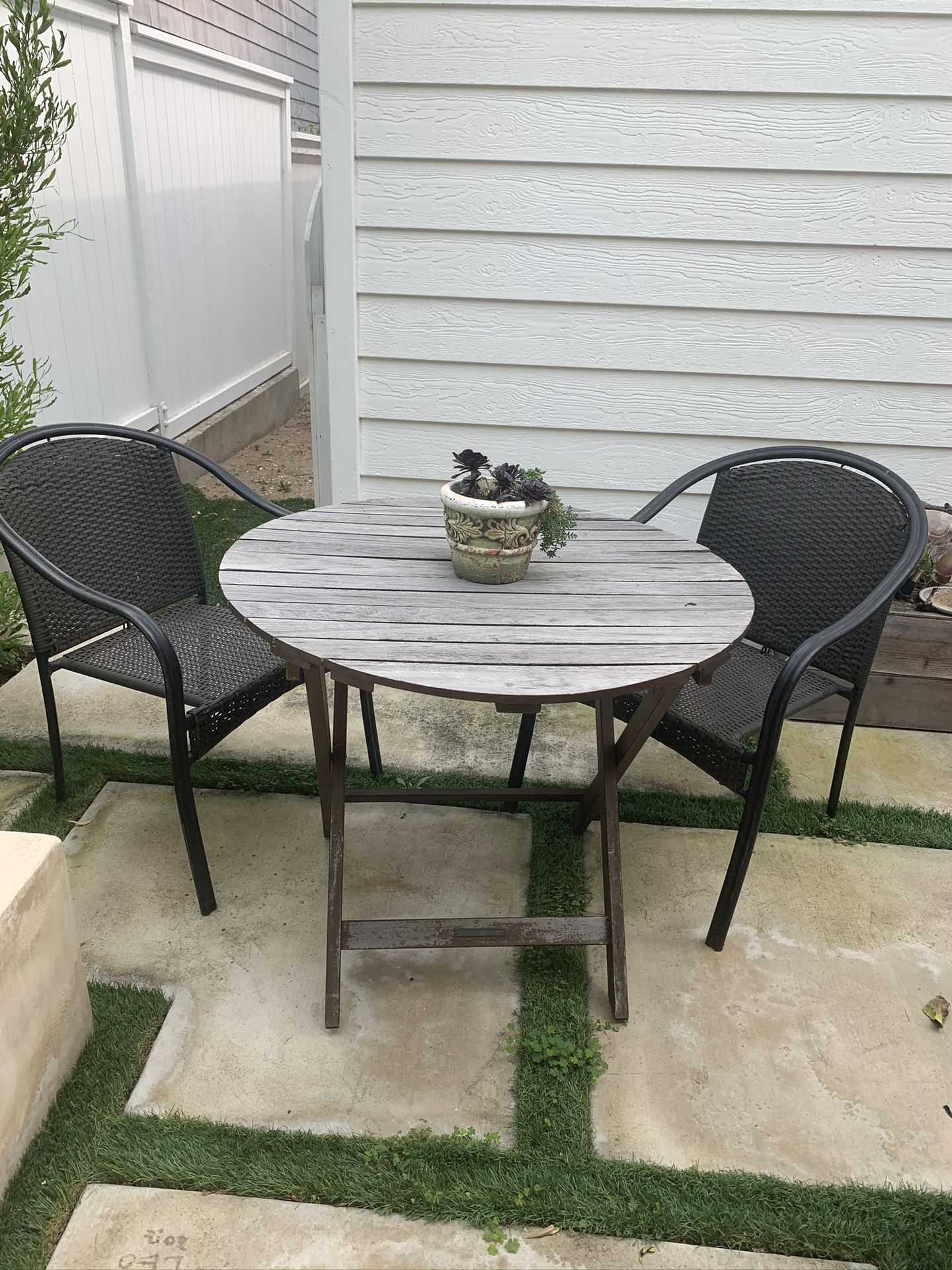 Pottery Barn Chesapeake Outdoor Foldable Table & Chairs