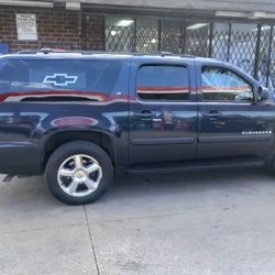Chevy Suburban LT 2009