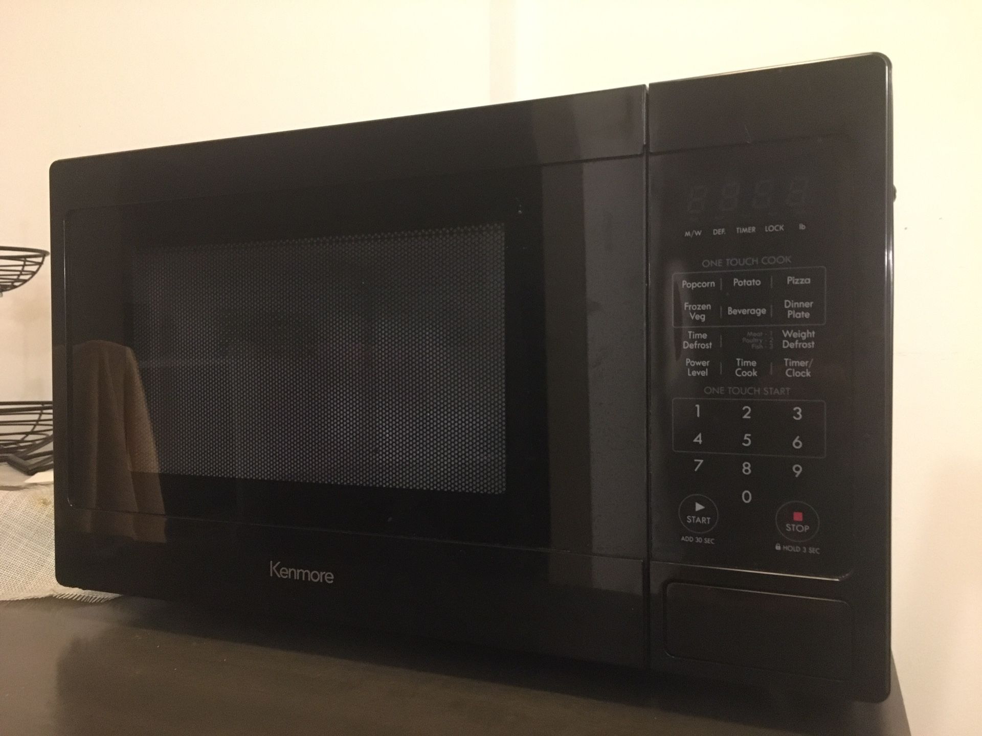 Kenmore 70919 0.9 cu. ft. Countertop Microwave Oven - Black