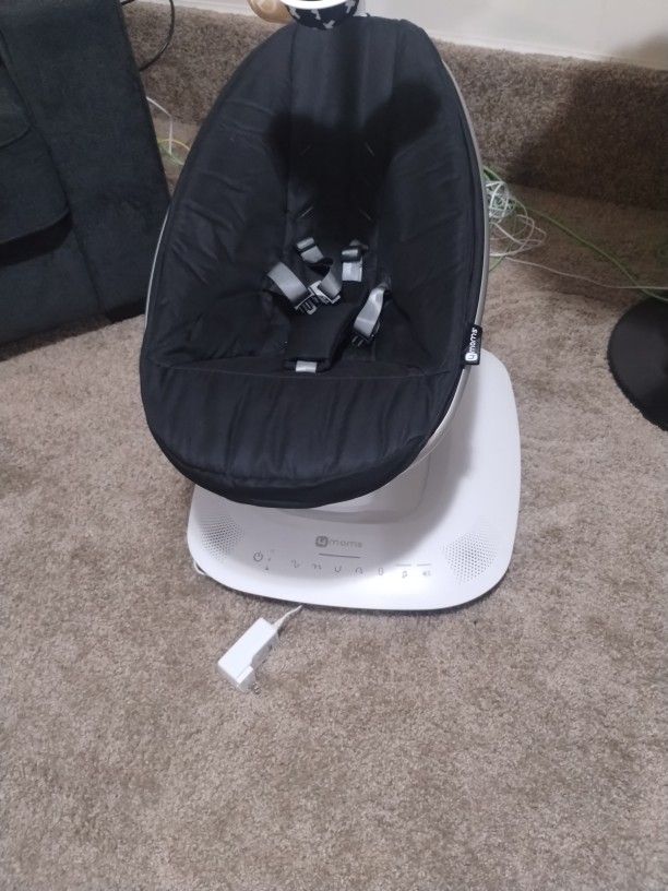 4 Mom's Auto Rocker New
