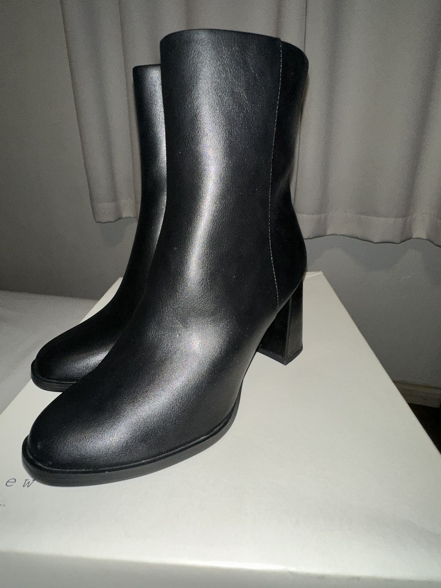 Women’s Boots Size 8