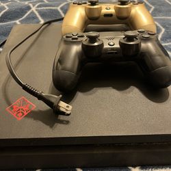 PS4 SLIM WITH 2 CONTROLLERS