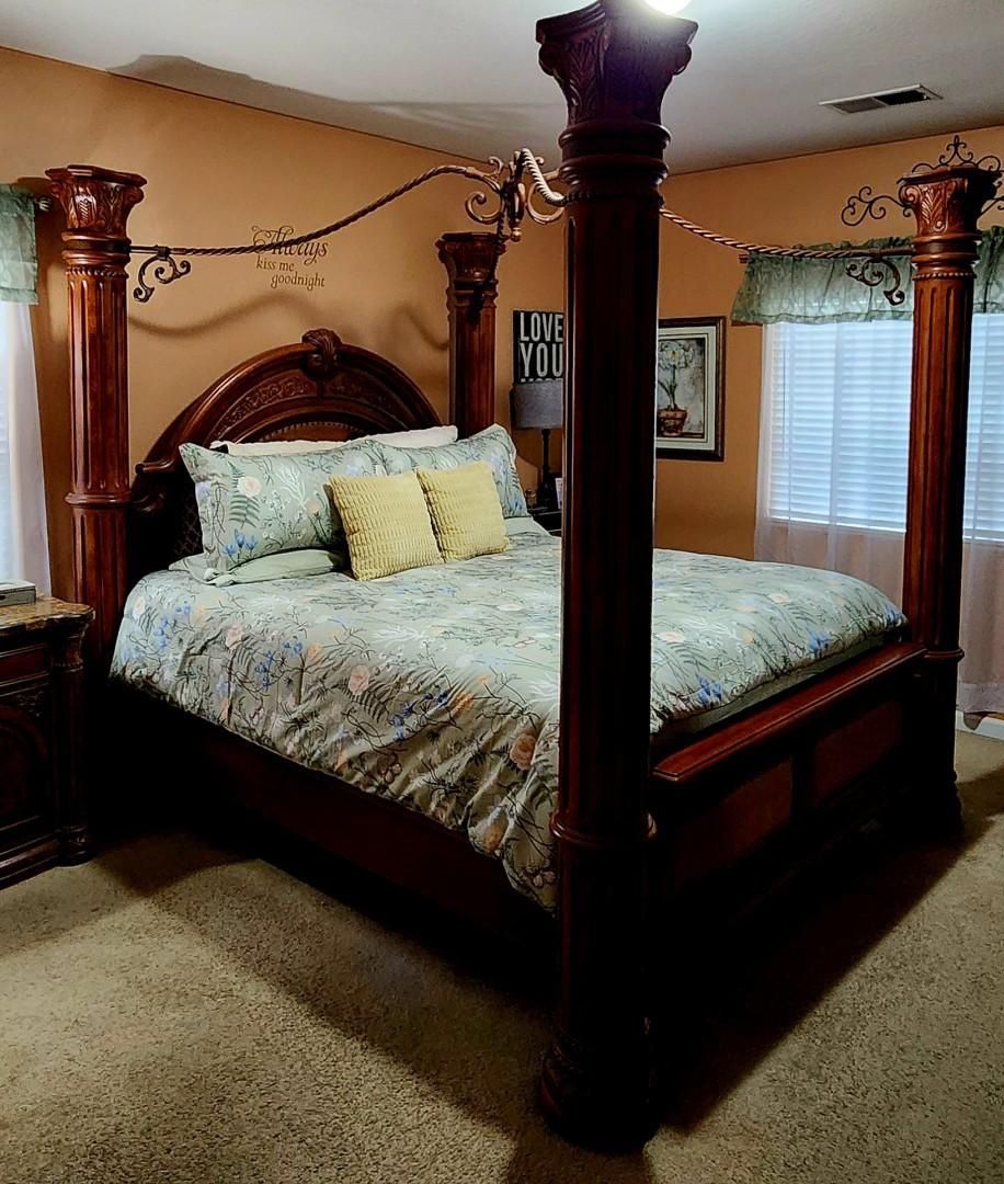 4 piece Bedroom set