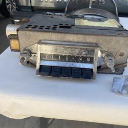 1958 Chevrolet AM pushbutton tube radio 987727 58 Chevy