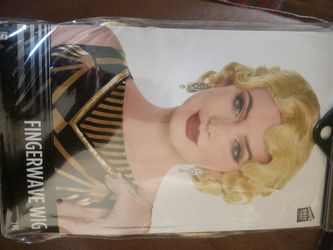 FLAPPER WITH WIG
