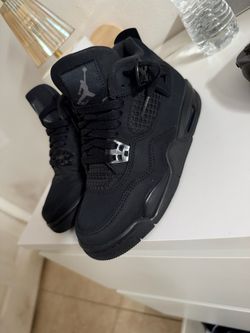 Black cats 4y