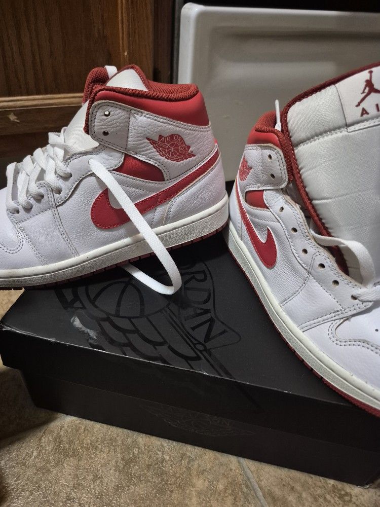 NIKE JORDANS ONE