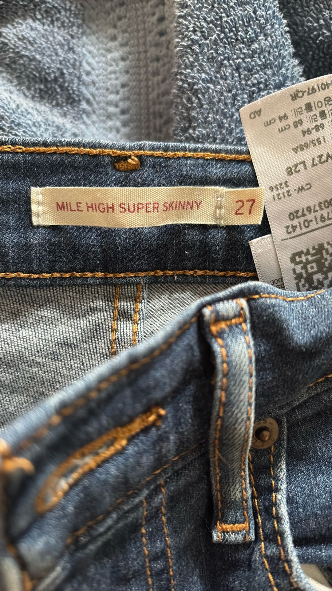 women’s levi jeans.