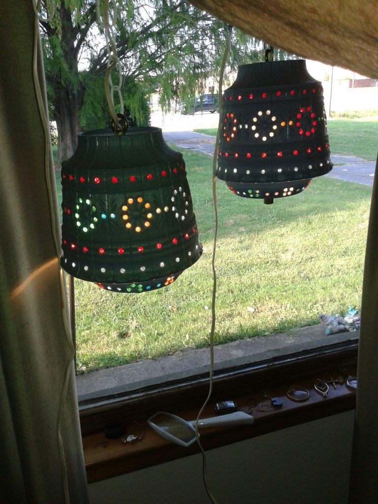 VTG LAWNWARE SWAG HANGING LIGHT SET OF TWO DECK HANGING LIGHT PARTY LANTERNS FLOWER POT LAWNWARE ELECTRIC LIGHT RV CAMPING RETRO 1960 PATIO LIGHT