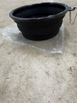 Thrive Silicone Collapsible Portable Pet Bowl, Black w/ Carabiner Clip 250006