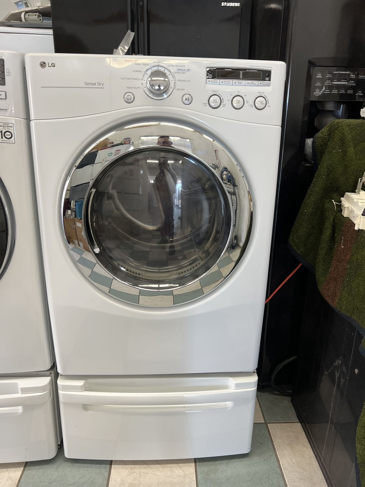 Lg Electric Dryer With Pedestal( Delivery Available)