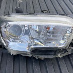 Headlights Toyota Tacoma 2016-2020