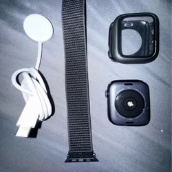 Apple Watch SE 3 (44mm, GPS + Cellular) in excellent condition.