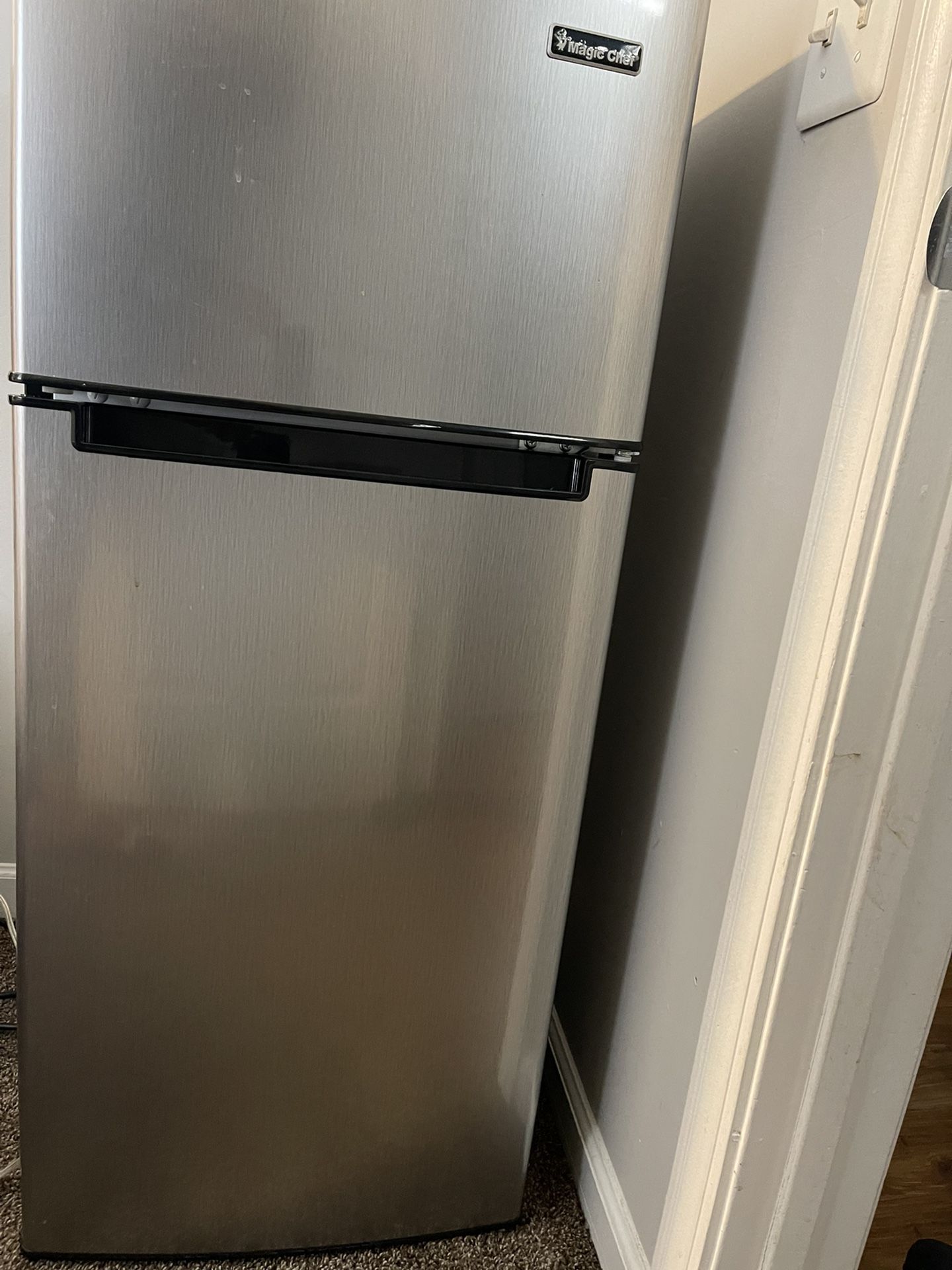 Magic Chef Mini Refrigerator 4.5 Cubic Ft