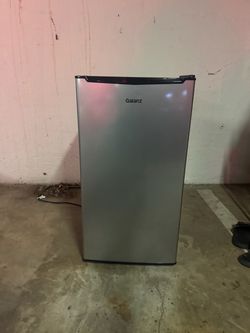 galanz mini fridge - perfect for dorm or studio