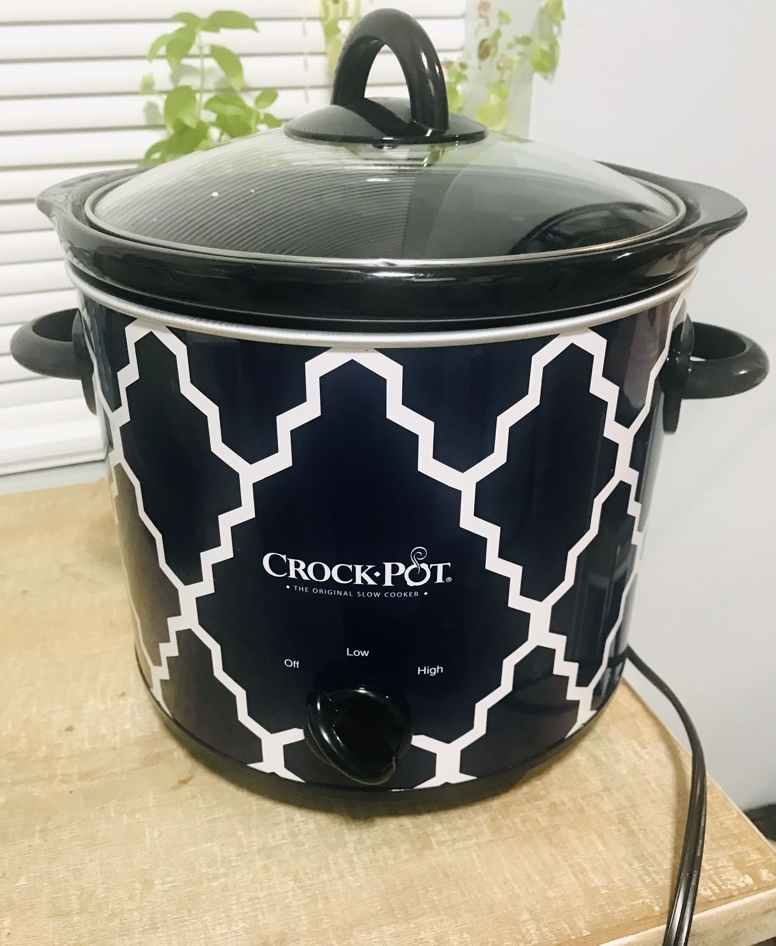NEVER USED Crock Pot