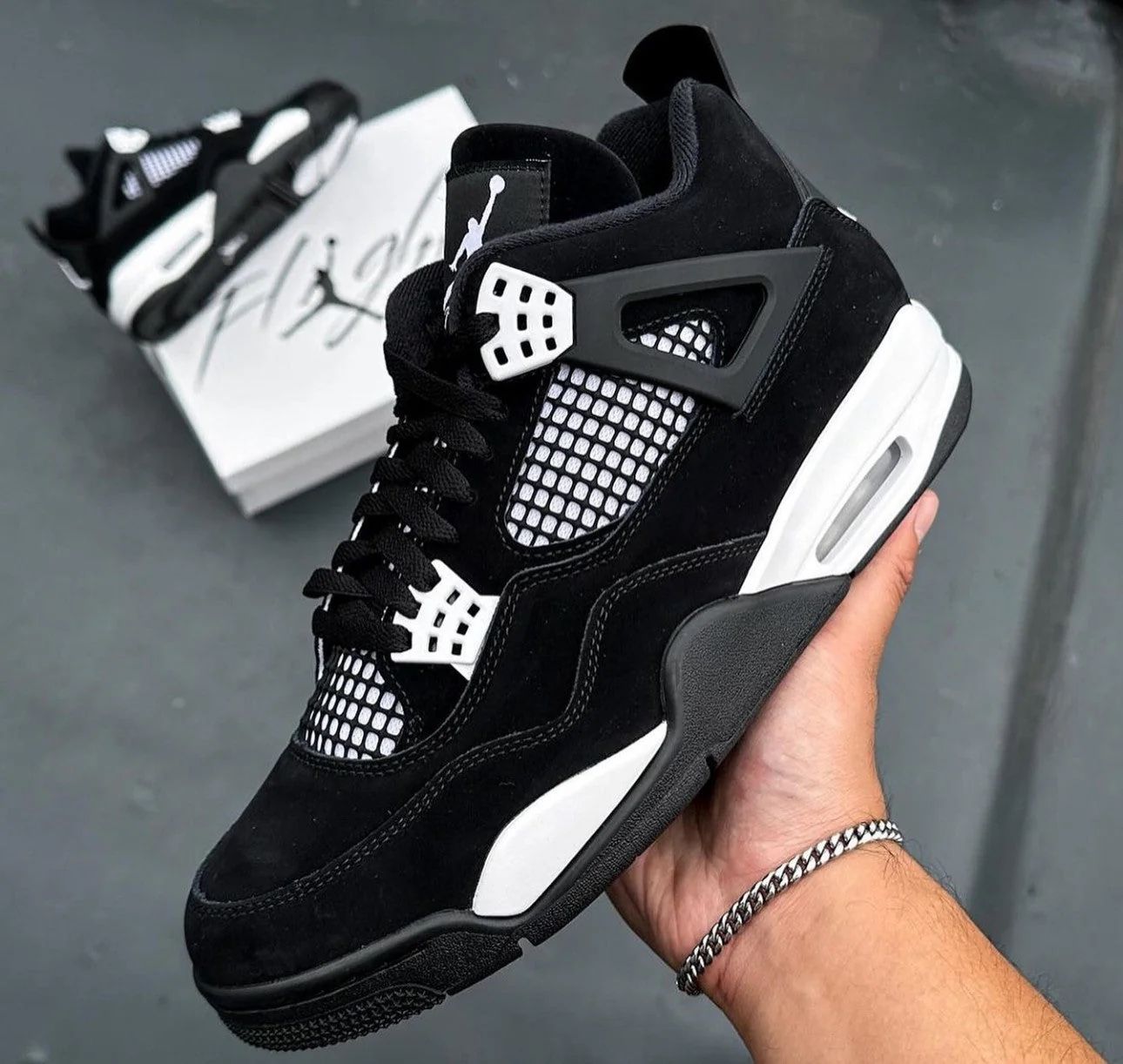 Air Jordan Retro White Thunder 4s
