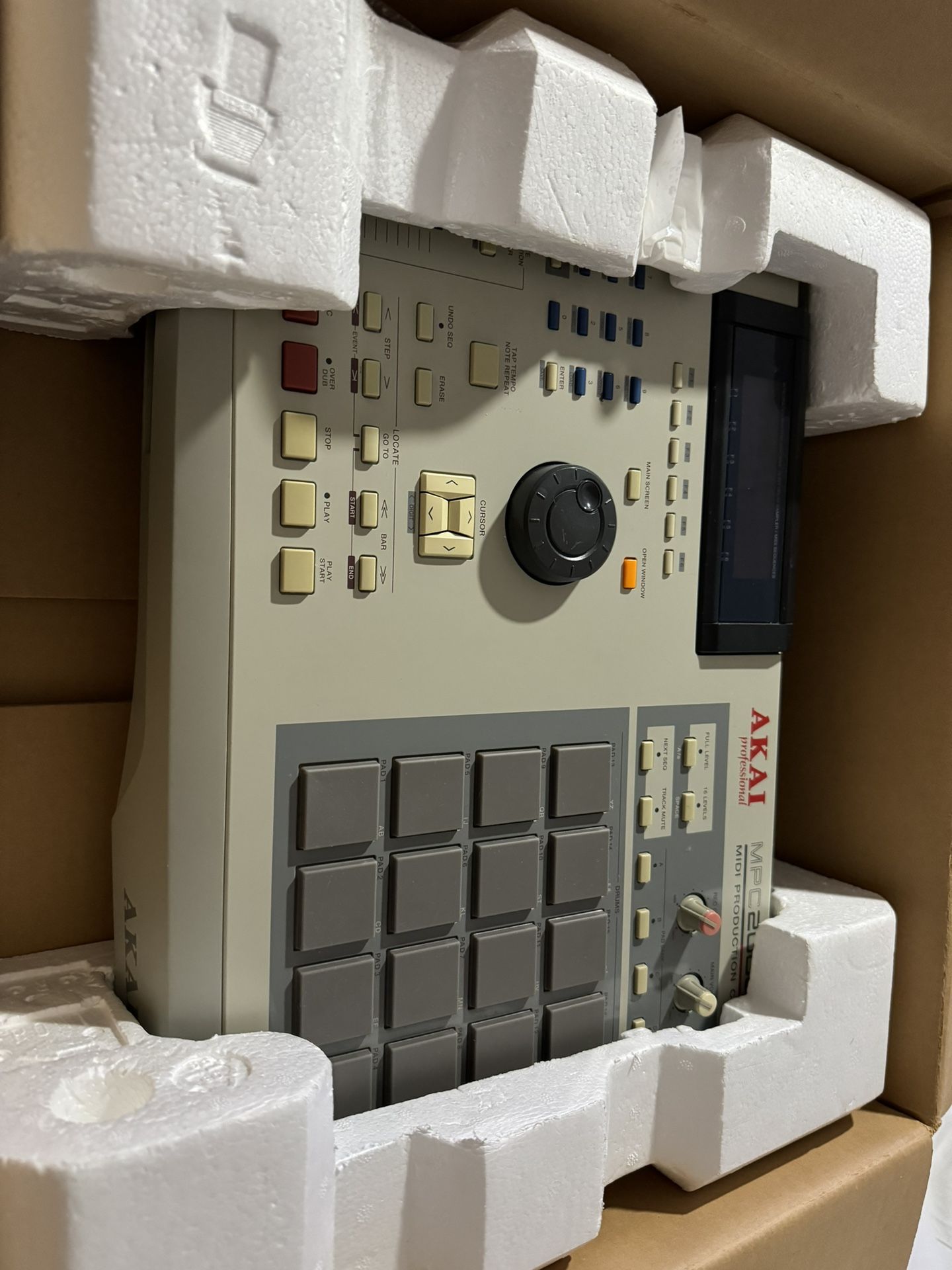 Akai Mpc 2000XL Sampler Blue Screen CF Reader Installed