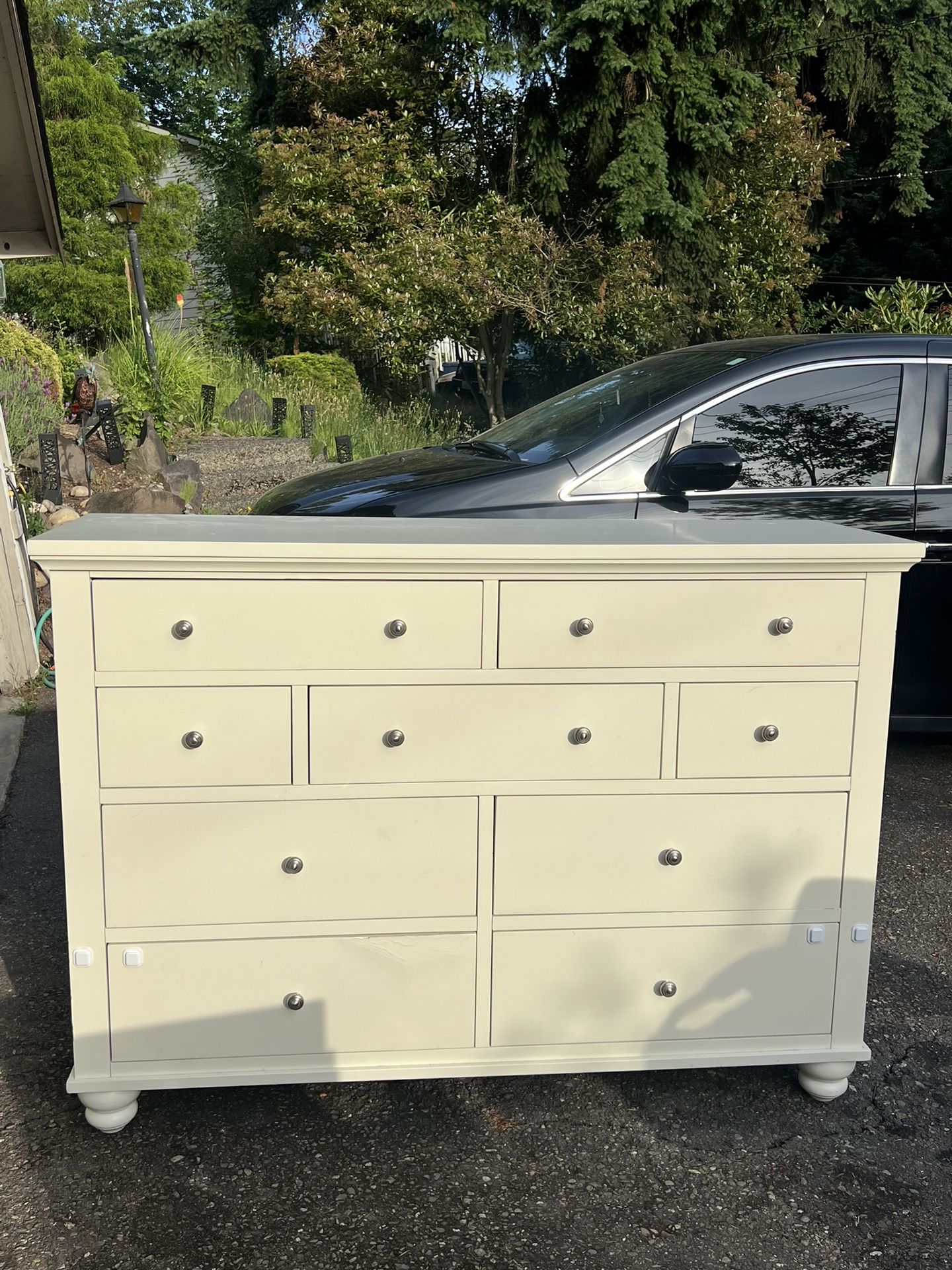 Dresser/nightstand