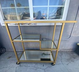 Mini bar table with mirrors