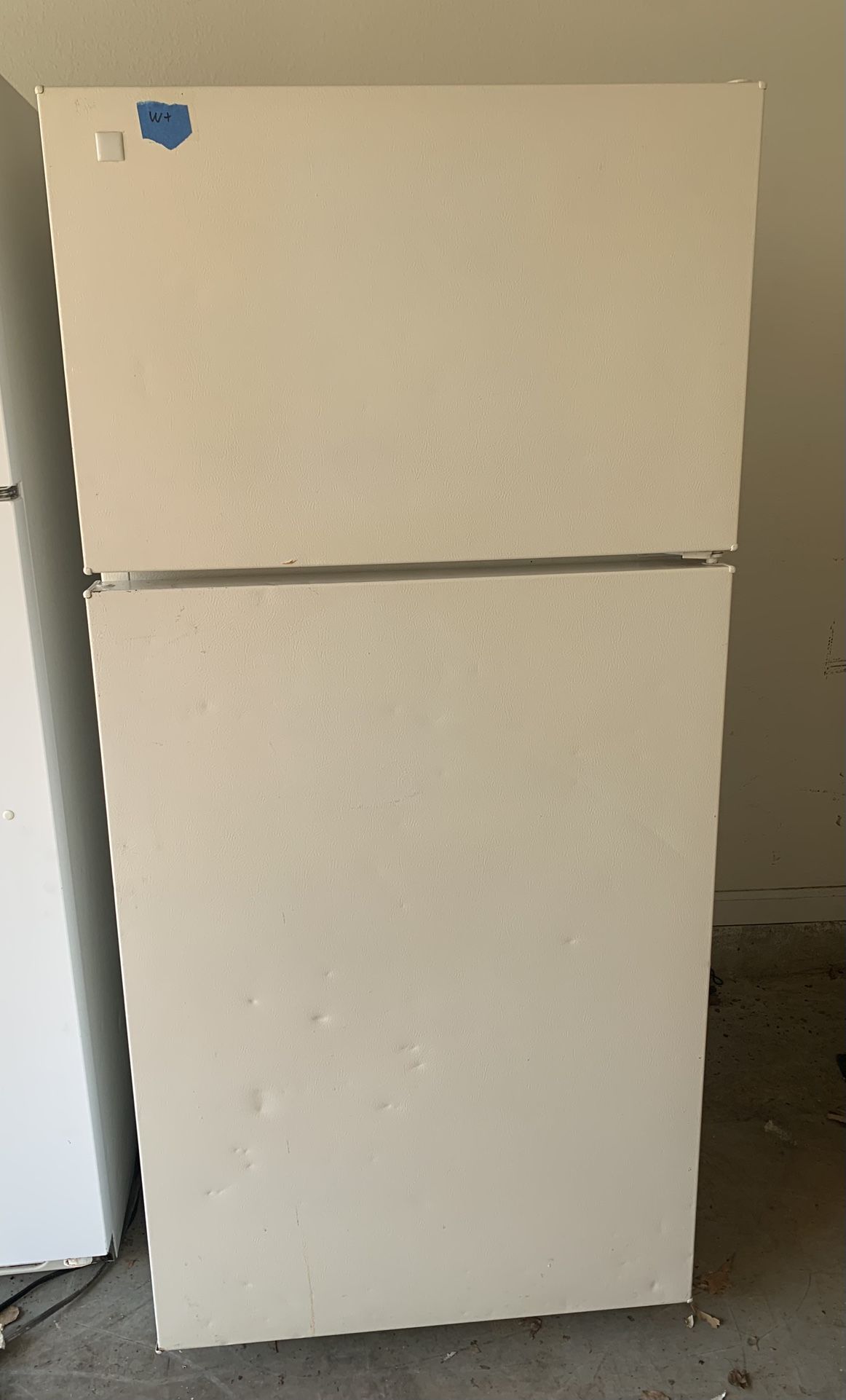 GE beige refrigerator 61”x28”x28” work great