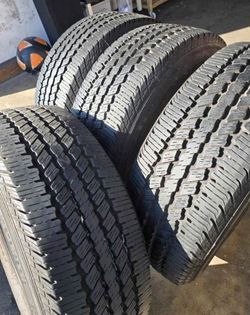 275/60r18 Continental Tires Con 80% de vida las 4