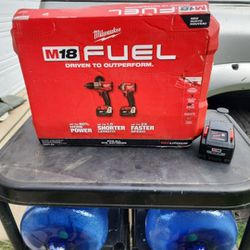 Milwaukee M18 FUEL HAMMER Drill And DRIVER AND 3  5.0 BATTERY'S And Charger 