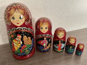Nesting Woden Doll Matryoshka. Gold Painted. 5 Pieces/6 Inch