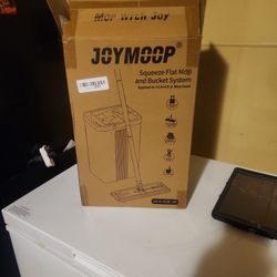 JoyMoop Squeeze Flat Mop And Bucket System 