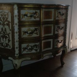 Italian Florentine Gild..chest Of Drawers