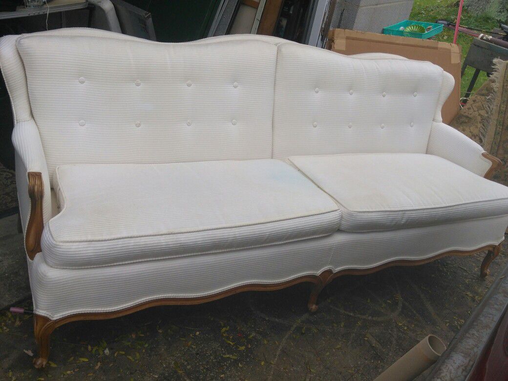 White antique sofa by biscoff interior