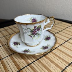 VTG Elizabethan Fine Bone China England 5oz Tea Cup & Saucer Purple Floral **CRAZING